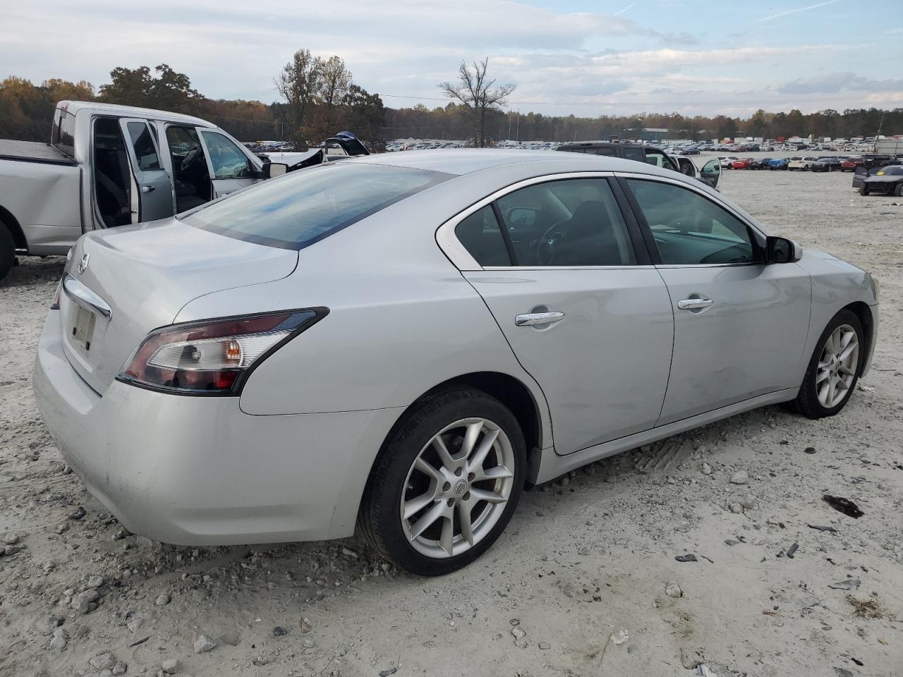 NISSAN MAXIMA S