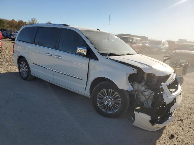 2011 CHRYSLER TOWN & COU #3282525879