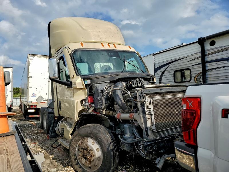 FREIGHTLINER CASCADIA 1