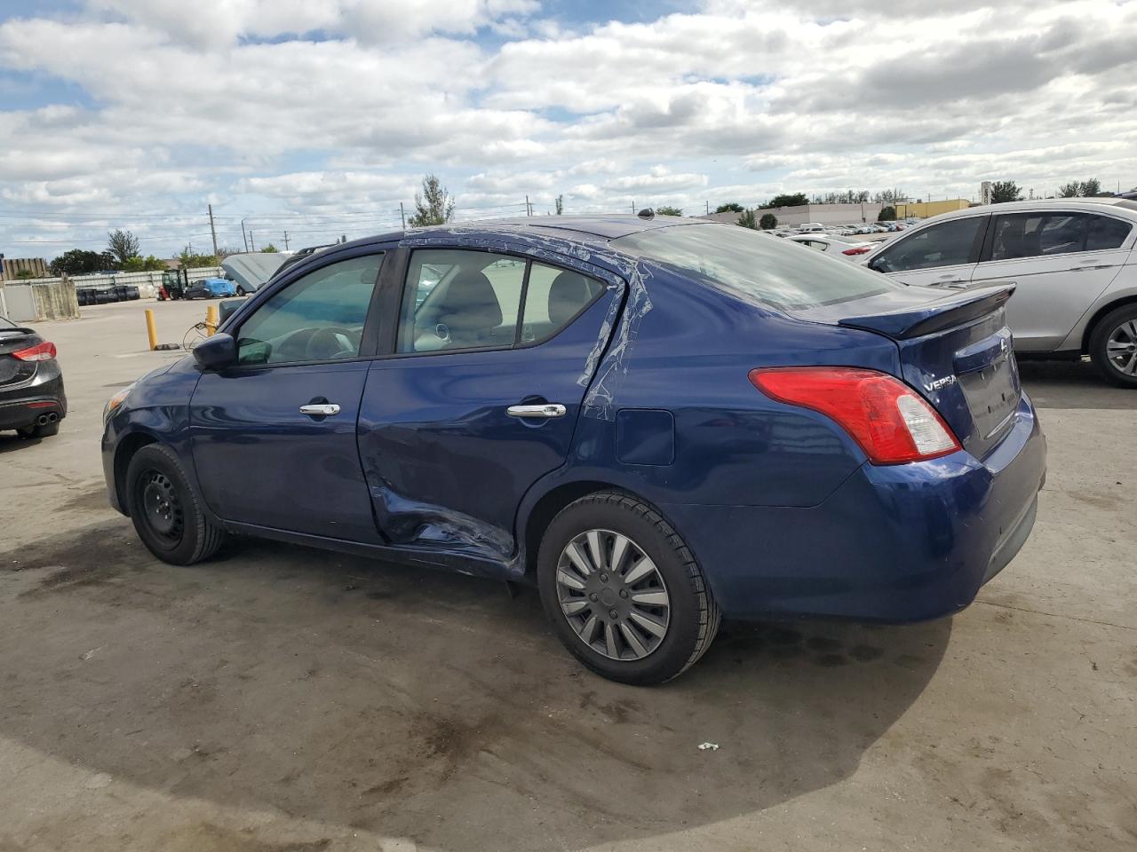 NISSAN VERSA S