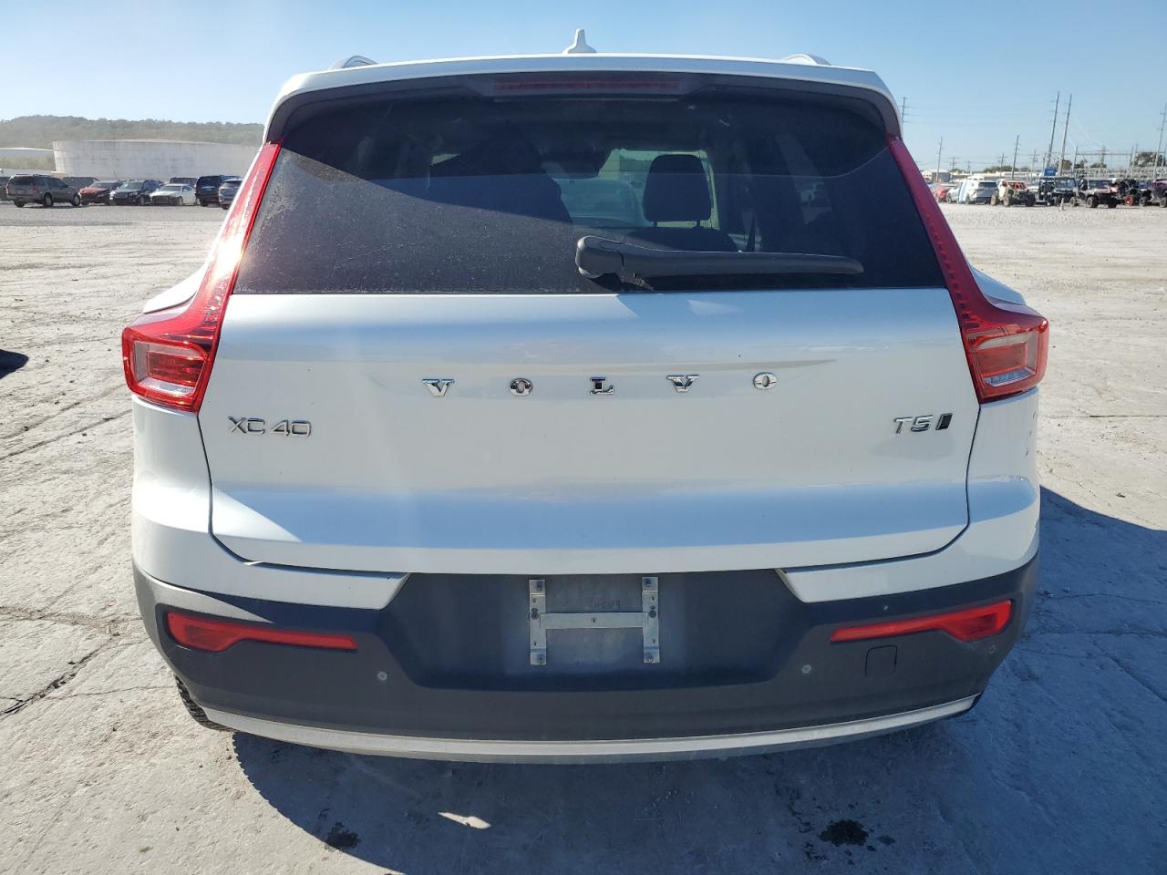 VOLVO XC40 T5 MOMENTUM