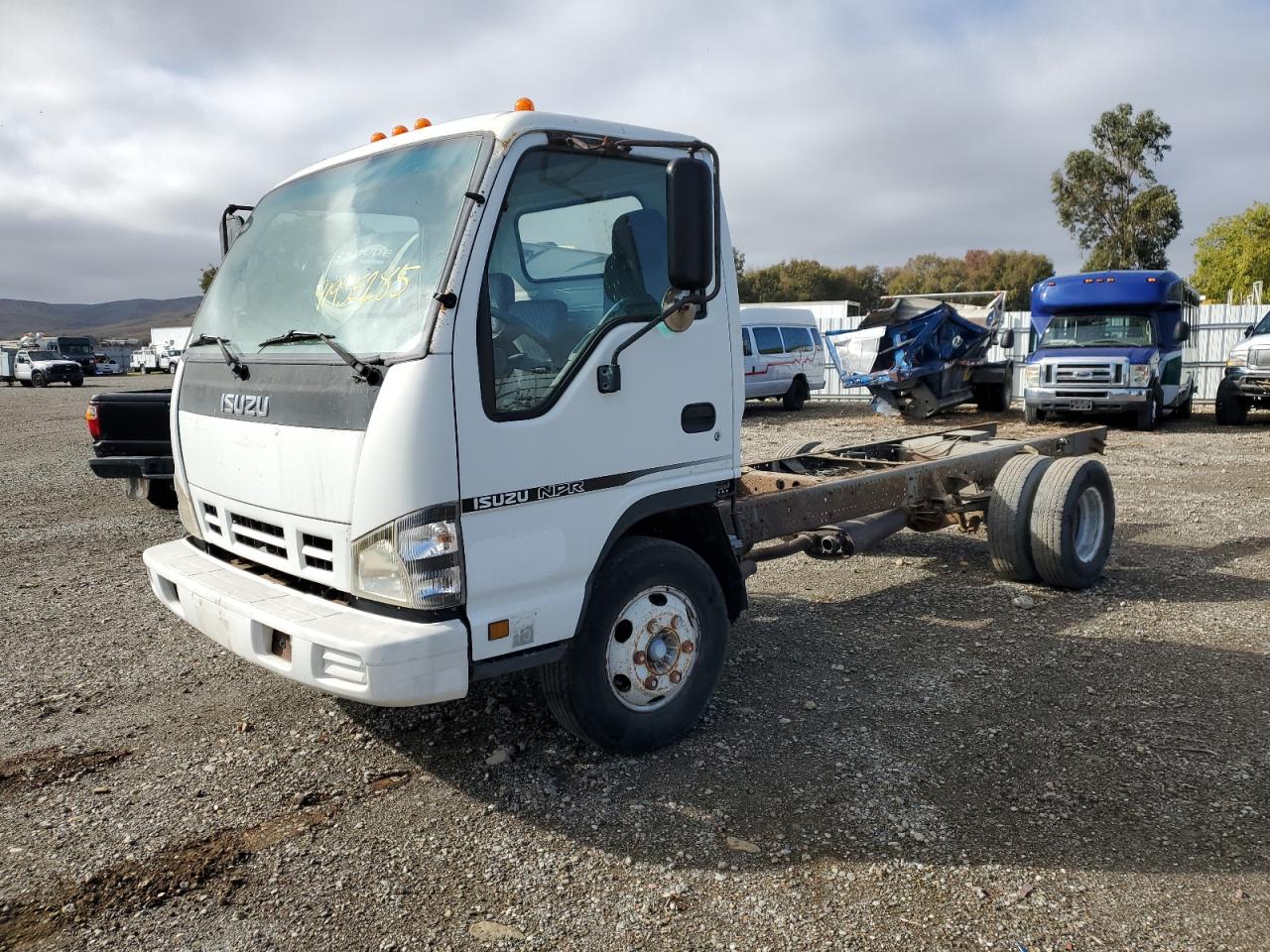 Lot #3284150534 2006 ISUZU NPR