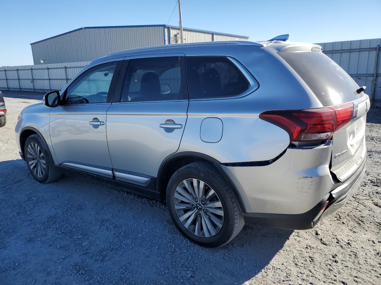 MITSUBISHI OUTLANDER SE