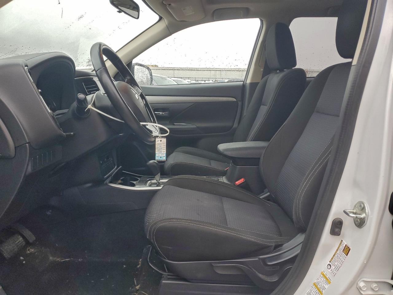 MITSUBISHI OUTLANDER SE