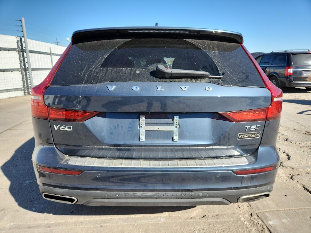 VOLVO V60 T5 MOMENTUM