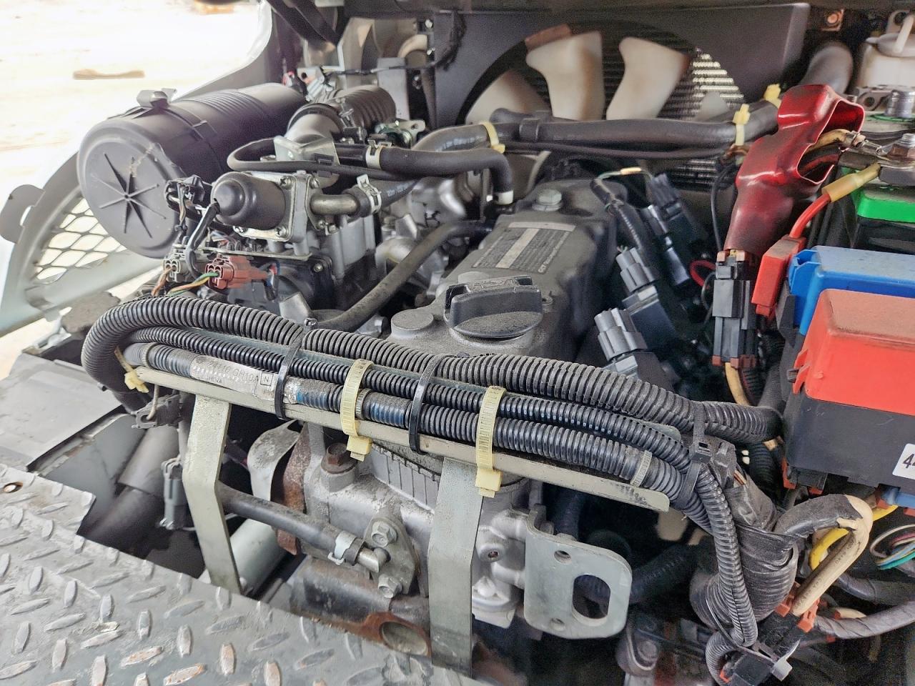 Lot #3304635942 2014 NISS FORKLIFT