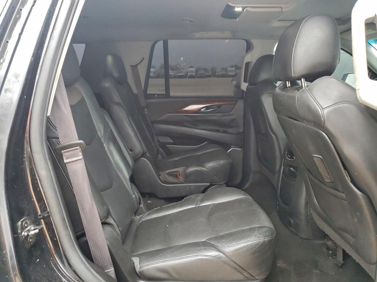 CADILLAC ESCALADE LUXURY