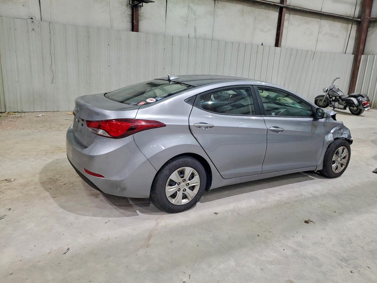 HYUNDAI ELANTRA SE