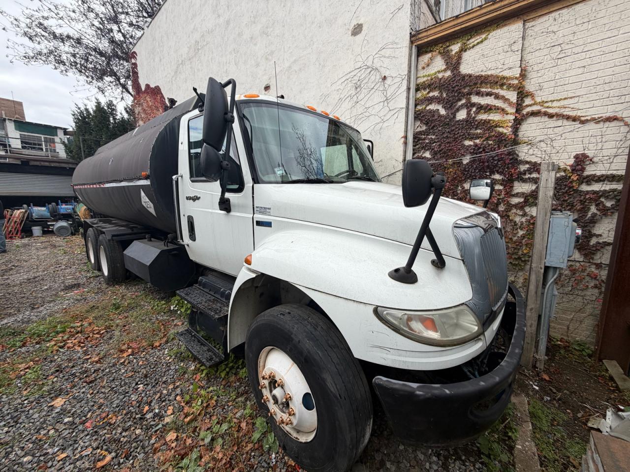 Lot #3291173991 2013 INTERNATIONAL 4000 4400