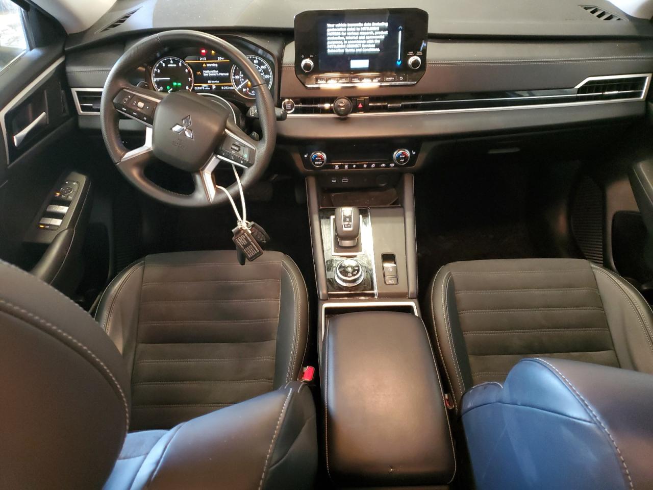 MITSUBISHI OUTLANDER SE