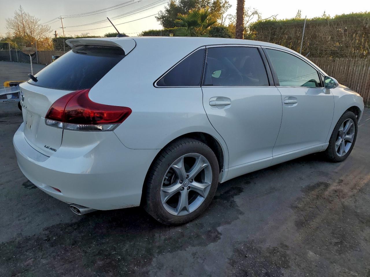 TOYOTA VENZA LE
