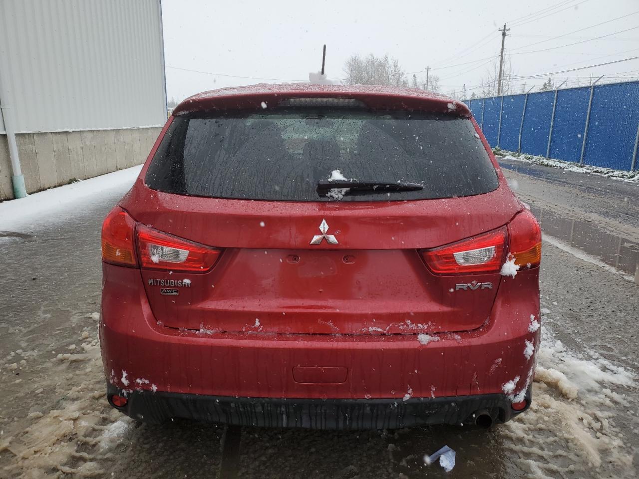 MITSUBISHI OUTLANDER SE