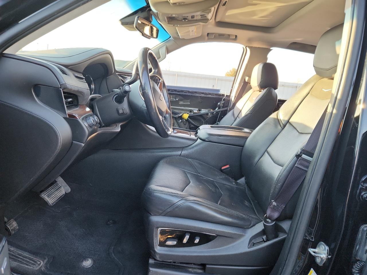 CADILLAC ESCALADE LUXURY