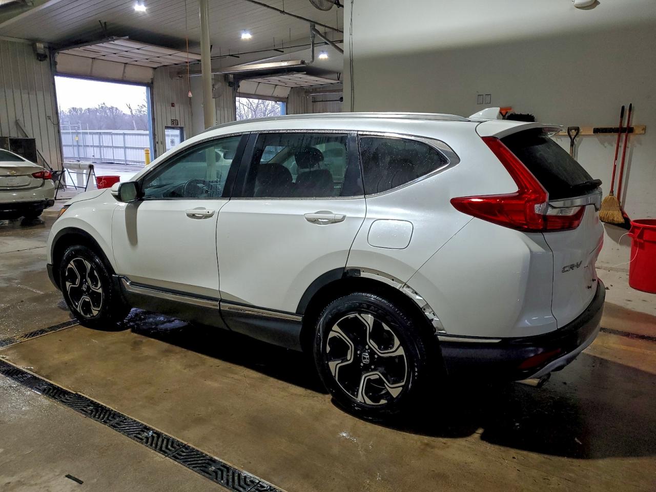 Lot #3301962478 2017 HONDA CR-V TOURI