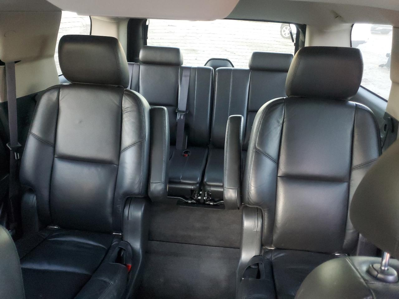 CADILLAC ESCALADE LUXURY