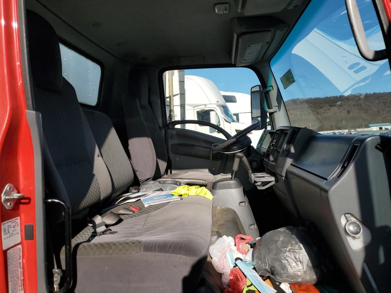 Lot #3305344337 2012 ISUZU NPR