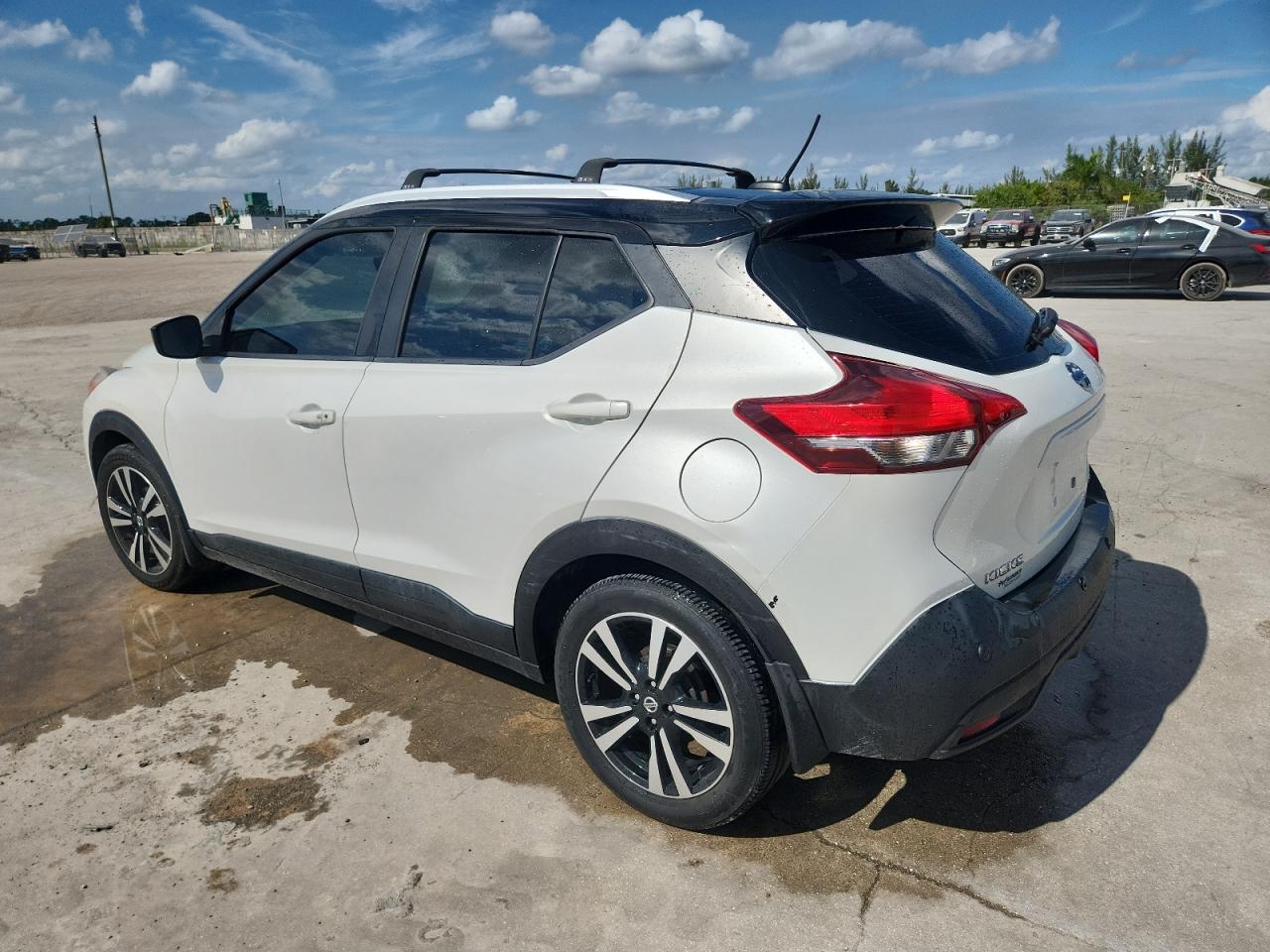 NISSAN KICKS SV