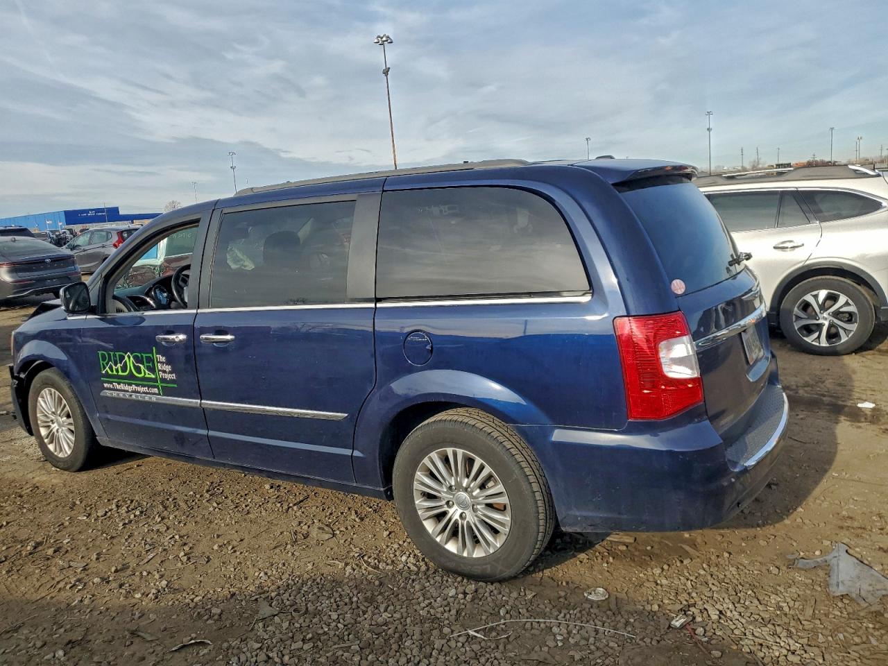 CHRYSLER TOWN & COUNTRY TOURING L