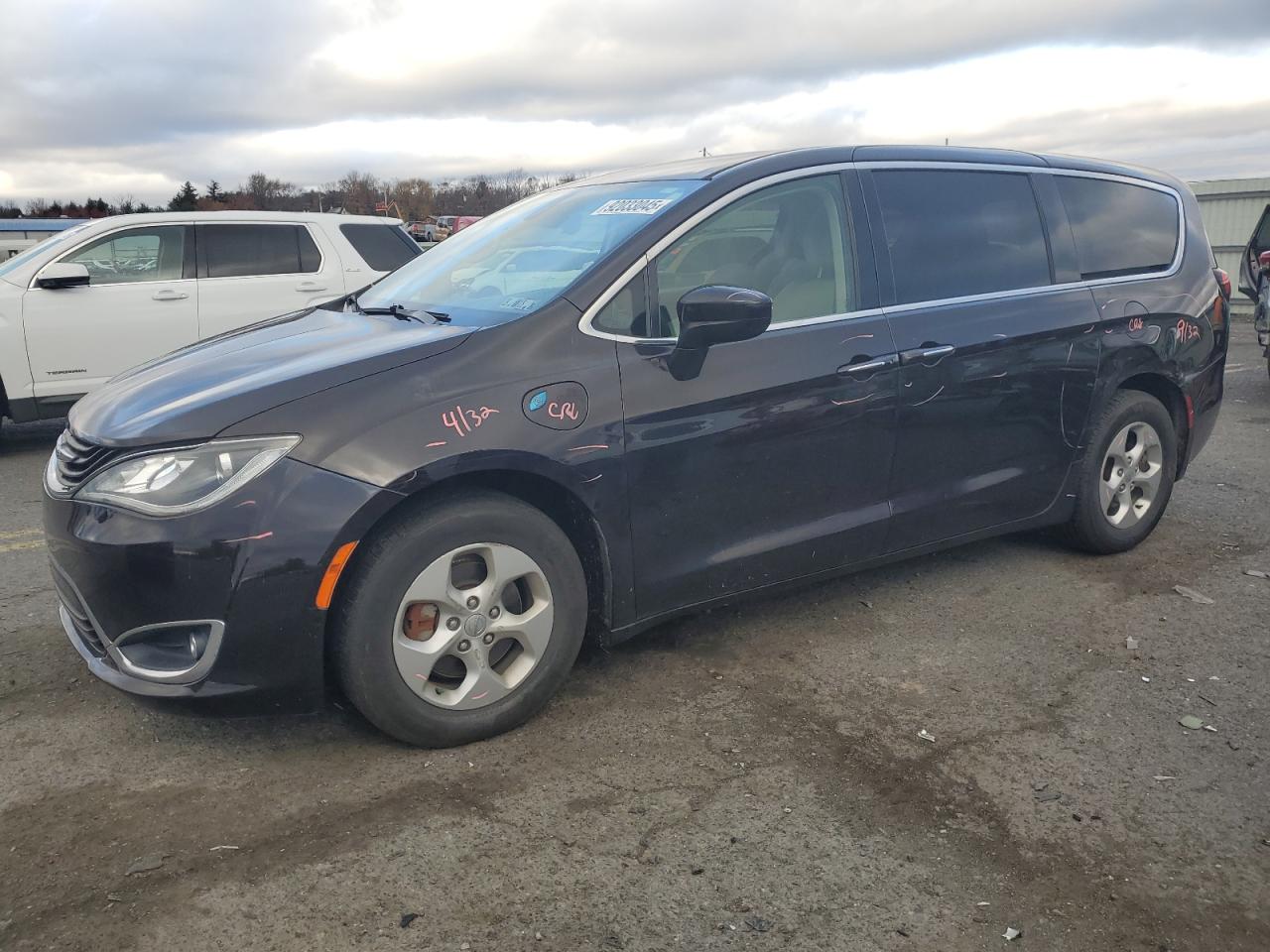 CHRYSLER PACIFICA HYBRID TOURING PLUS