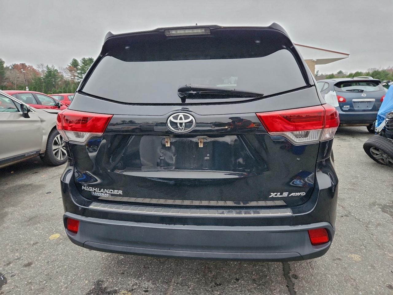 TOYOTA HIGHLANDER SE