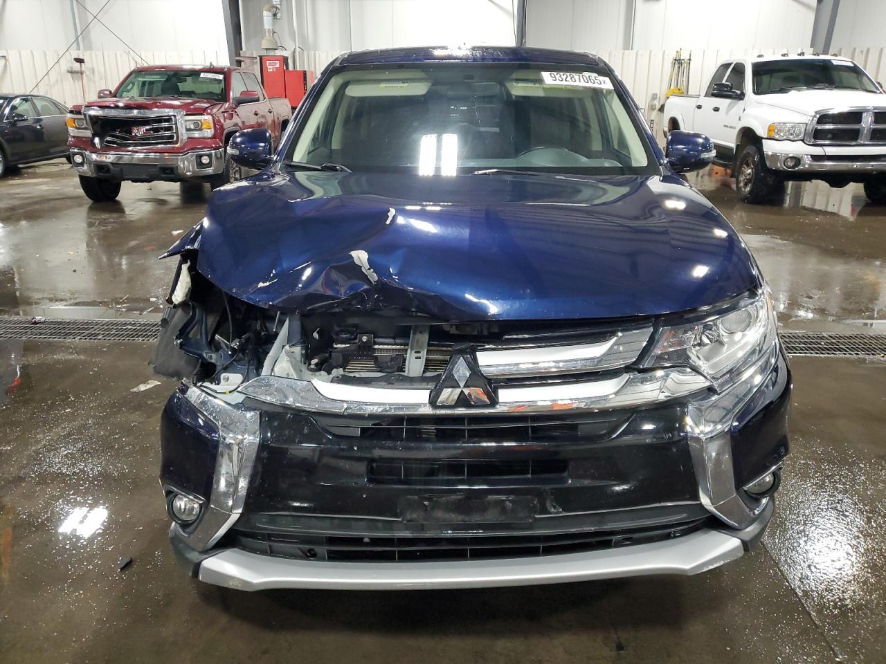 MITSUBISHI OUTLANDER SE