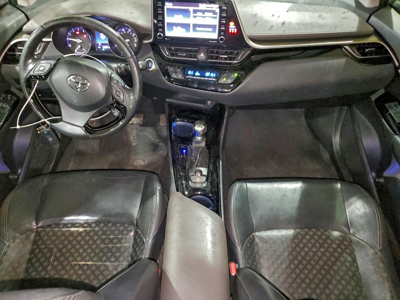 TOYOTA C-HR XLE