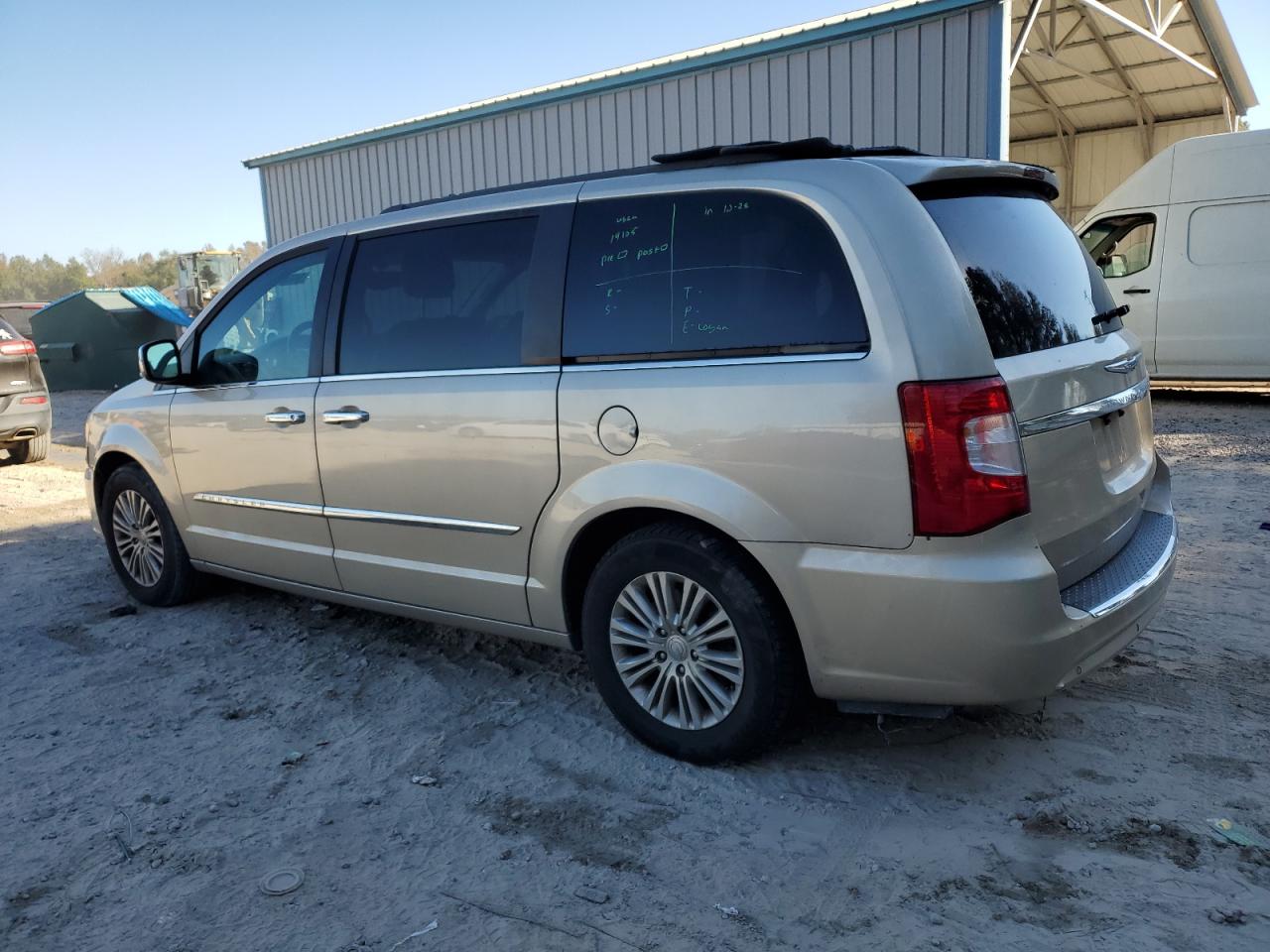 CHRYSLER TOWN & COUNTRY TOURING L