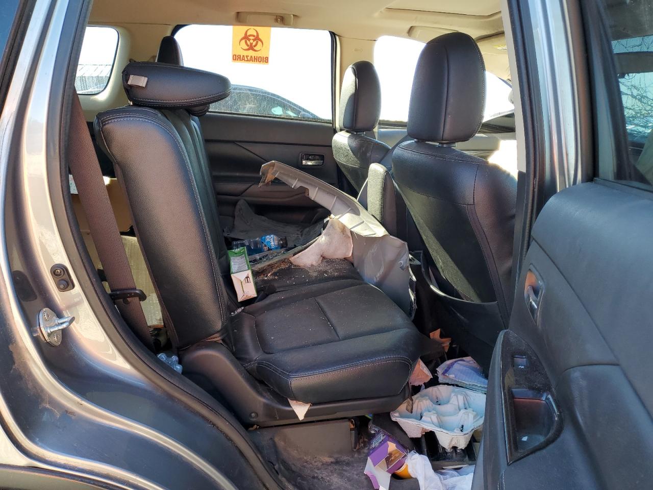 MITSUBISHI OUTLANDER SE