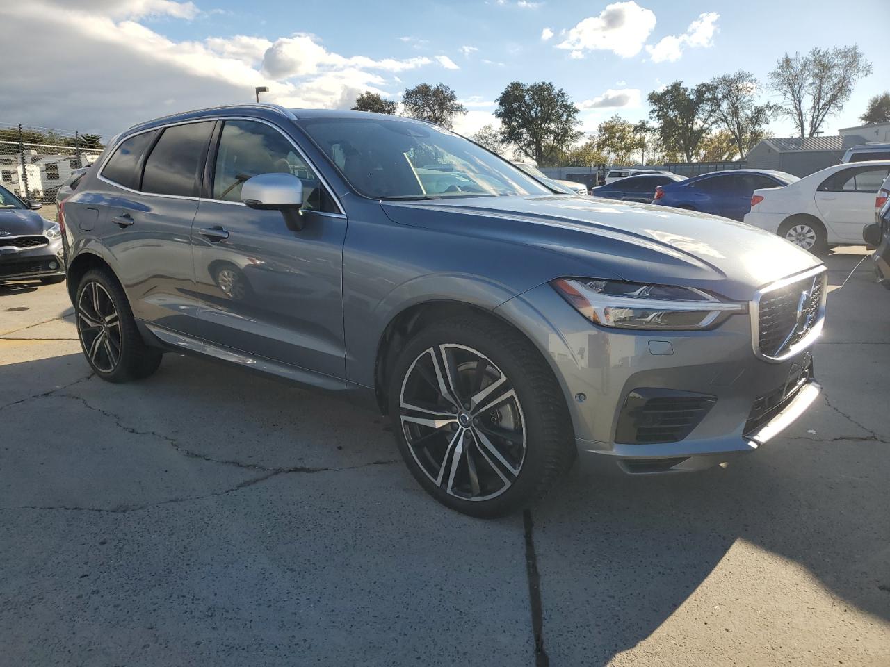 VOLVO XC60 T8 R-DESIGN