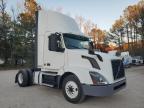 Lot #3292427568 2017 VOLVO VN VNL