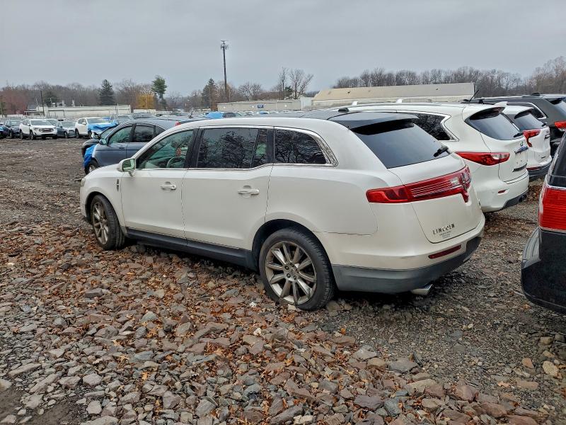 2010 LINCOLN MKT #3303975771