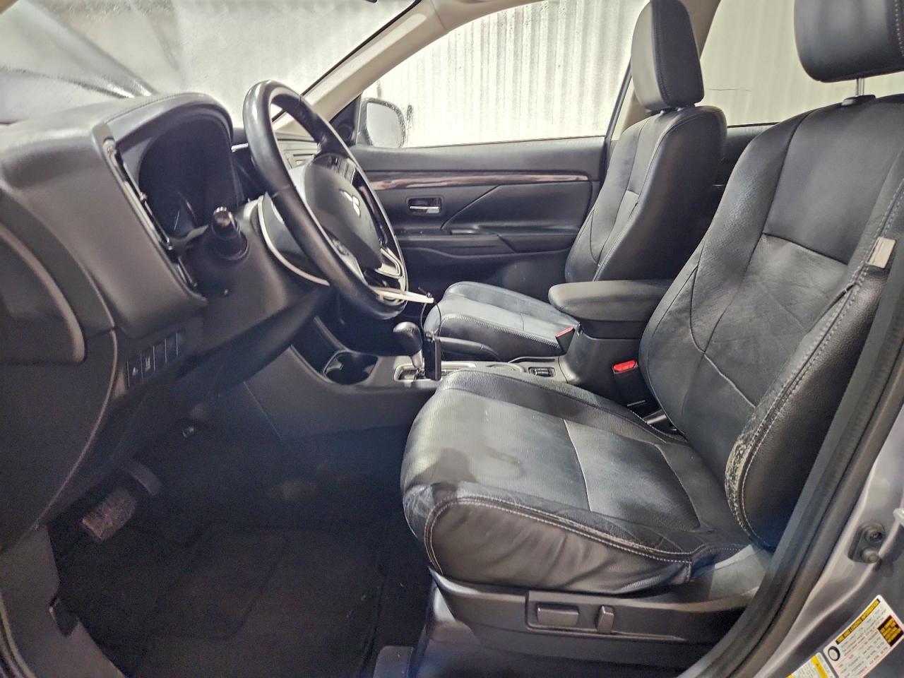 MITSUBISHI OUTLANDER SE