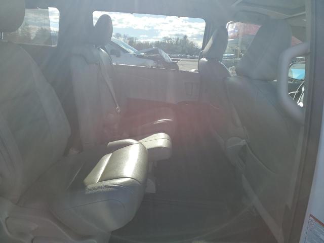 2015 TOYOTA SIENNA XLE #3303879729