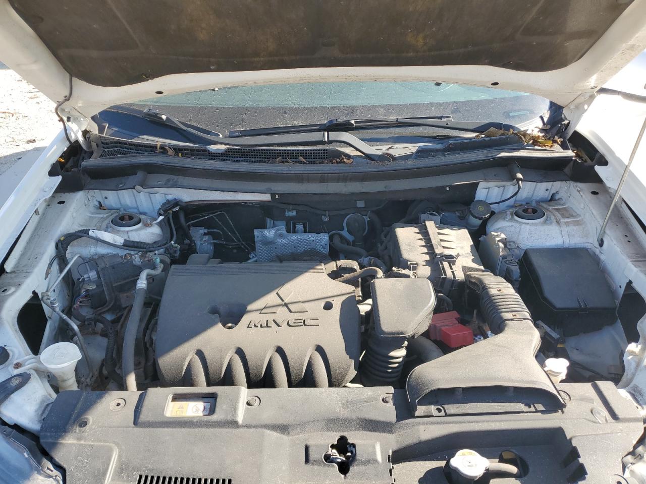 MITSUBISHI OUTLANDER SE