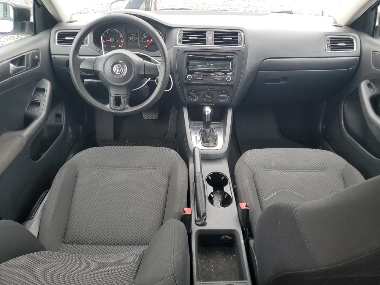 VOLKSWAGEN JETTA BASE