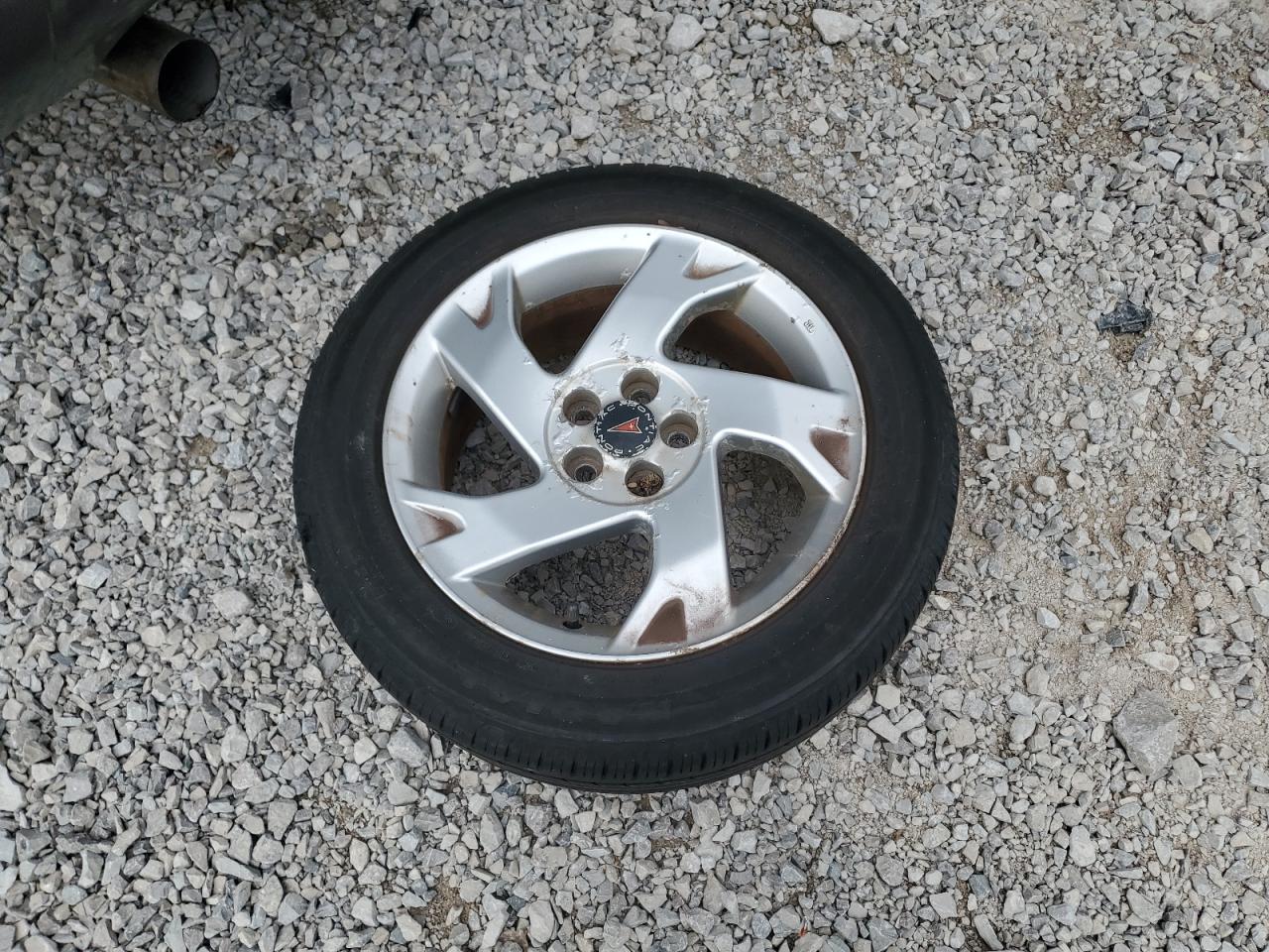 Lot #3302693025 2005 PONTIAC VIBE