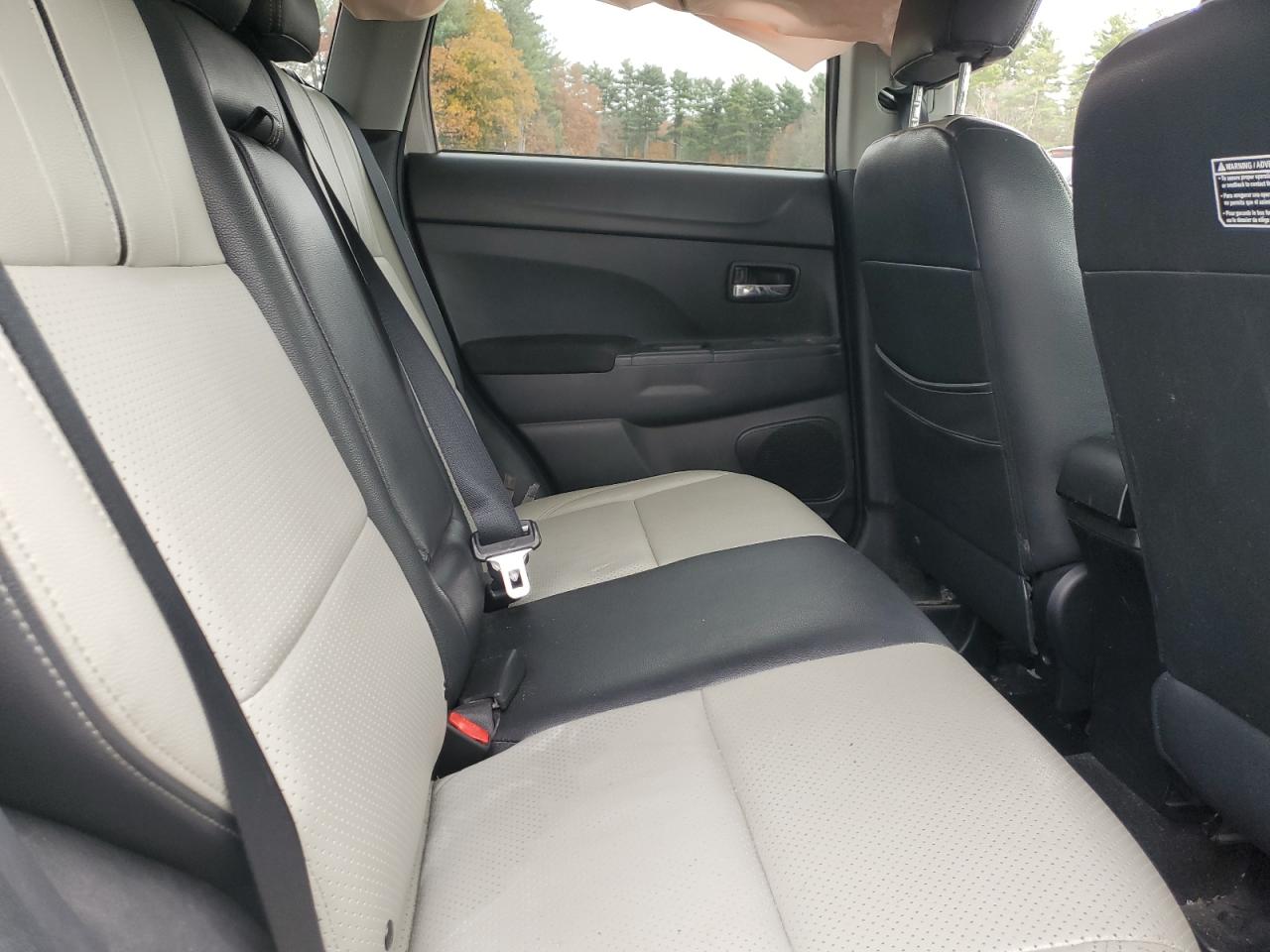 MITSUBISHI OUTLANDER LE