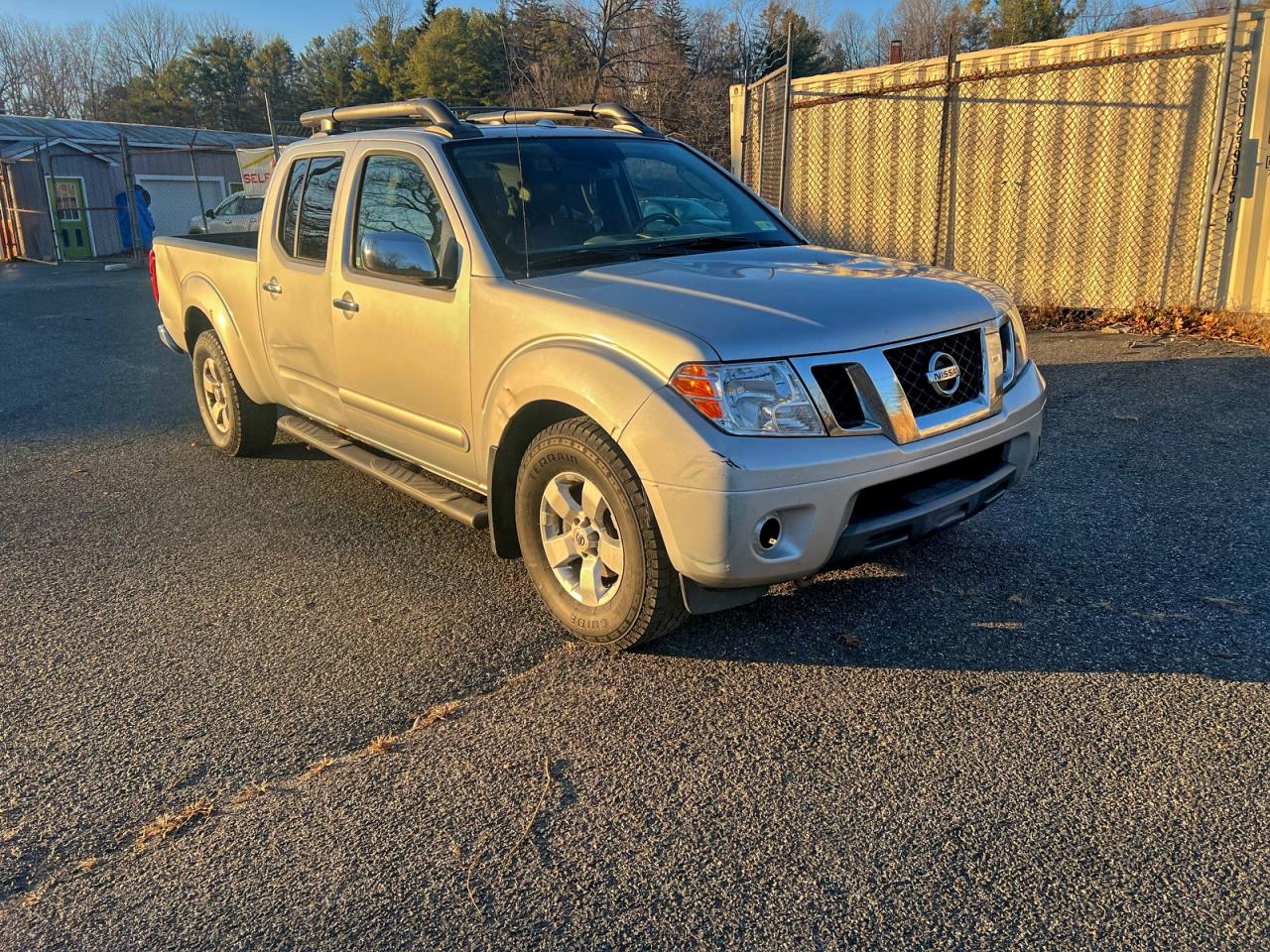 NISSAN FRONTIER CREW CAB SE