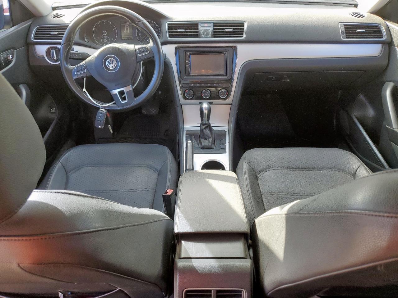 VOLKSWAGEN PASSAT SE