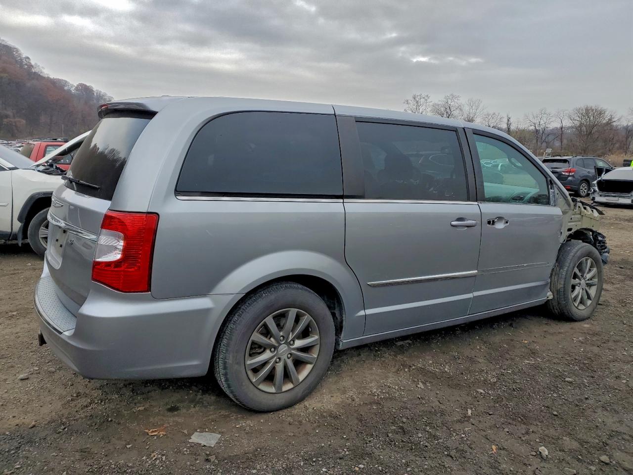 CHRYSLER TOWN & COUNTRY S