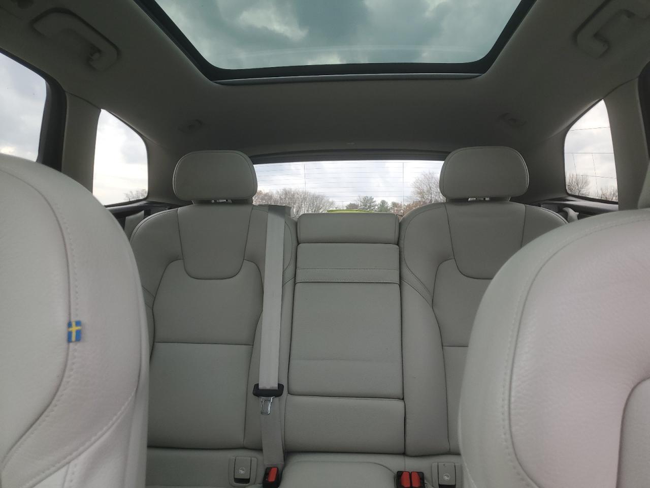 VOLVO XC60 T5 MOMENTUM