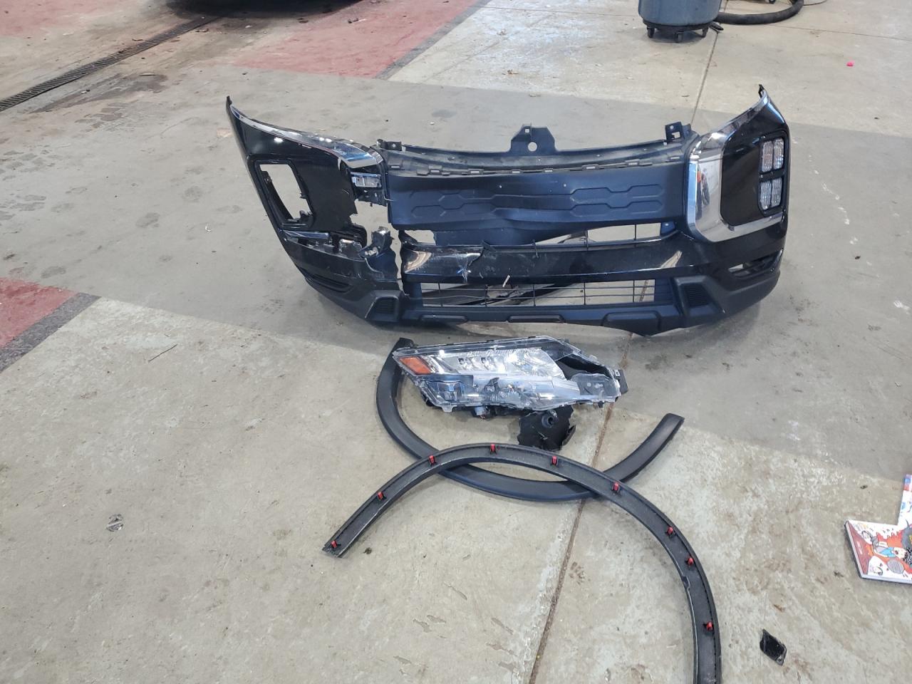 MITSUBISHI OUTLANDER ES