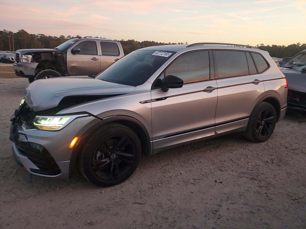 VOLKSWAGEN TIGUAN SE R-LINE BLACK