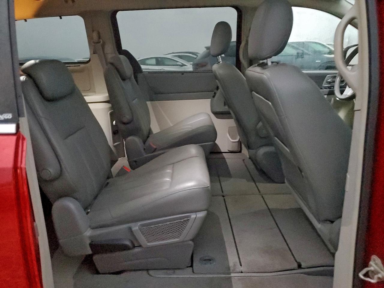 Lot #3302772400 2008 CHRYSLER TOWN & COU