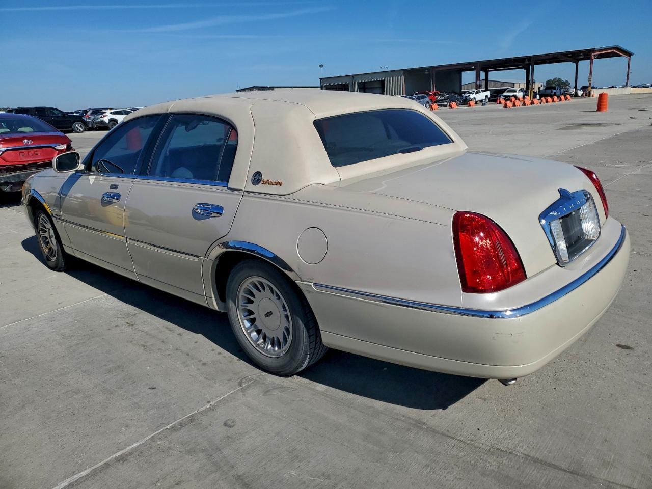 Lot #3309292618 2000 LINCOLN TOWN CAR C