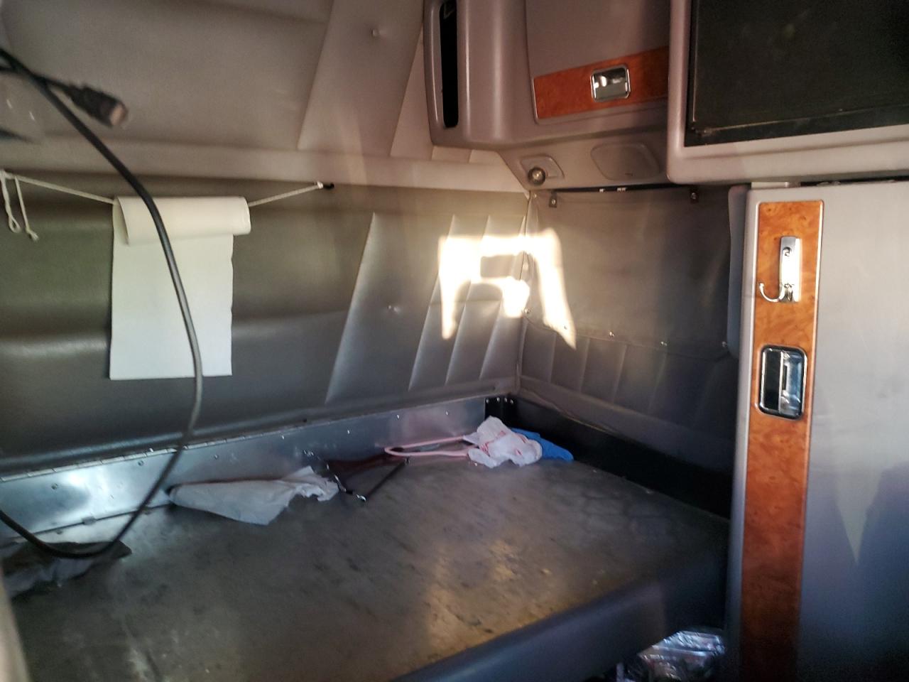 Lot #3291347163 2006 PETERBILT 379