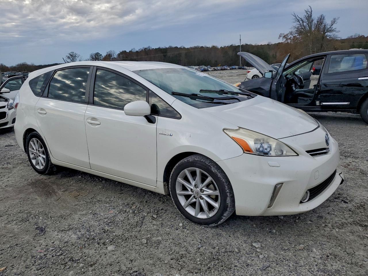 TOYOTA PRIUS V
