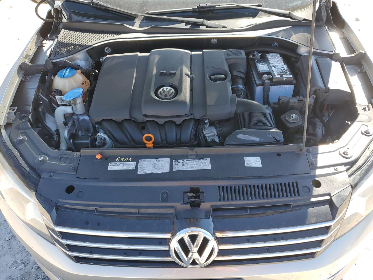 VOLKSWAGEN PASSAT SE