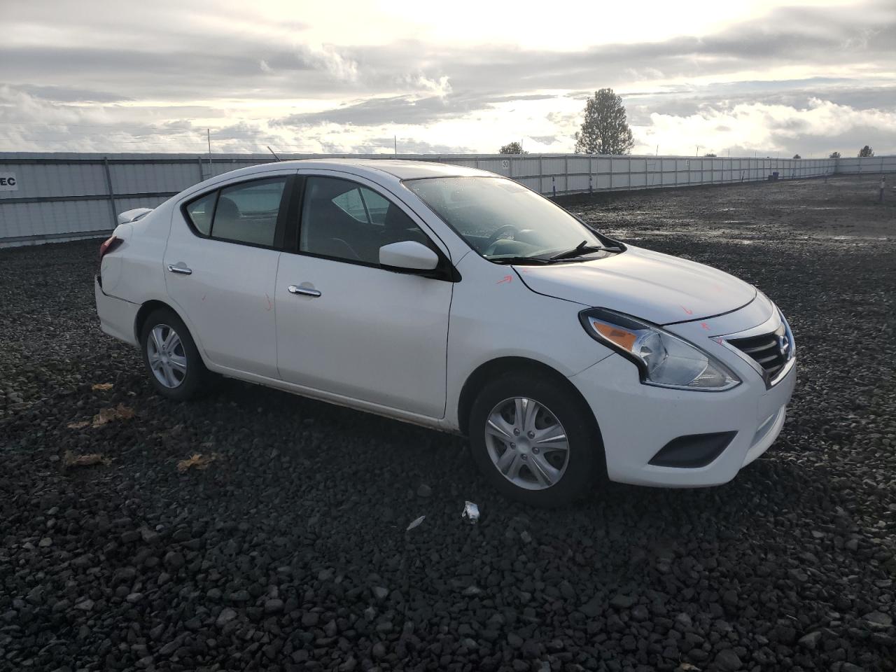 NISSAN VERSA S