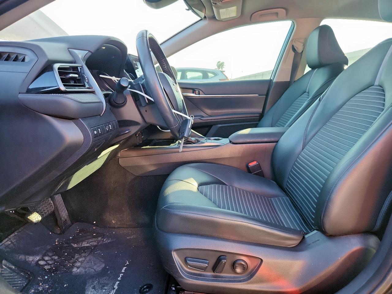 TOYOTA CAMRY SE NIGHT SHADE